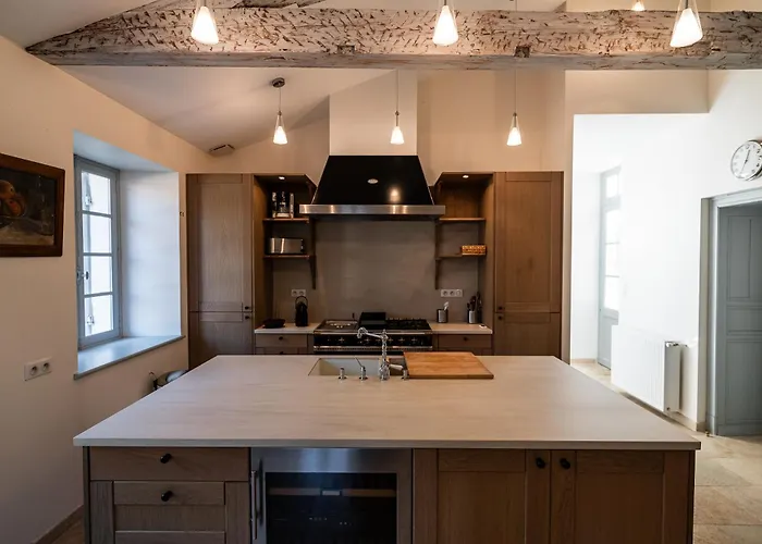 La Du Mestre Villa Uza